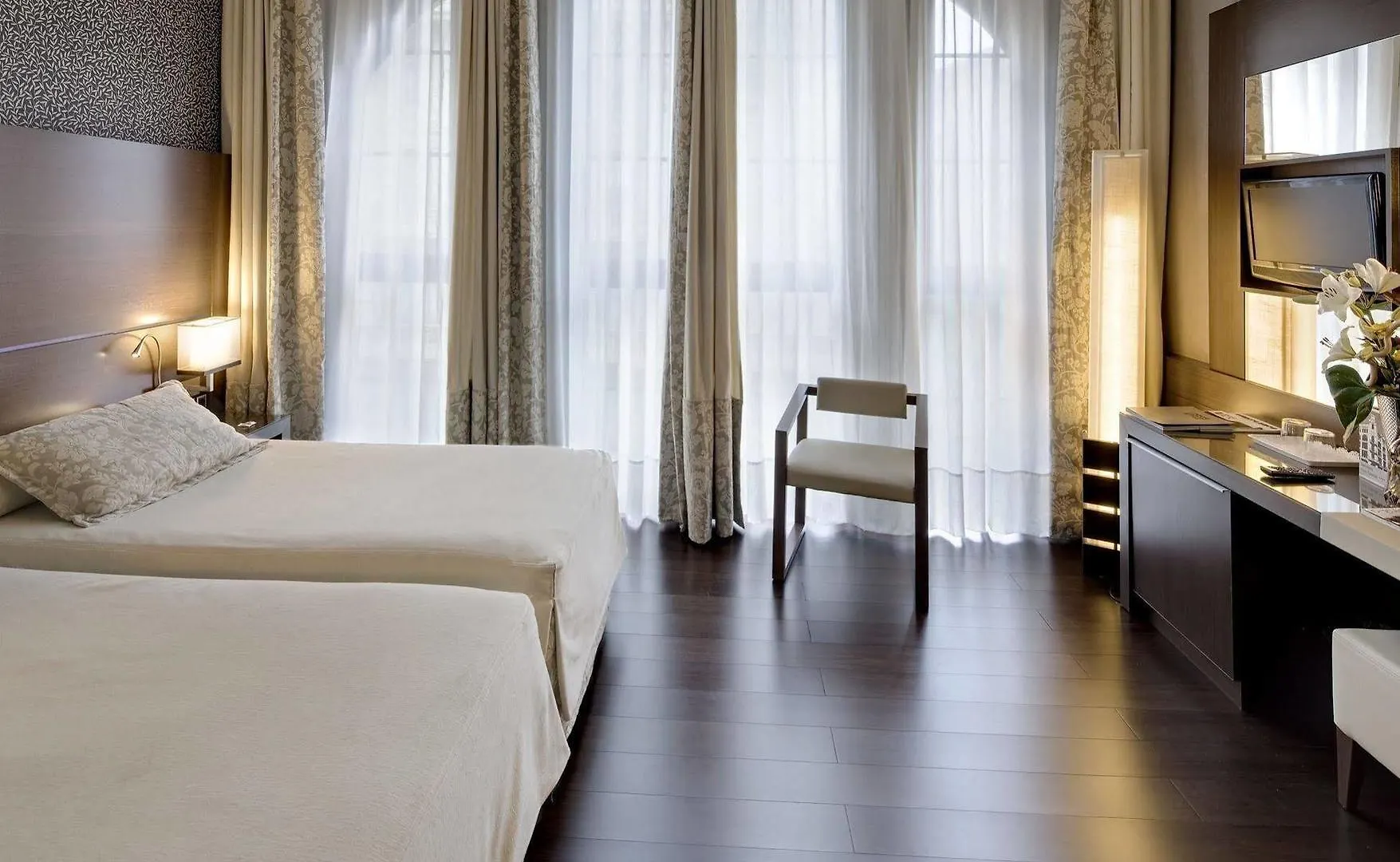Barcelona Hotel Colonial 4*,